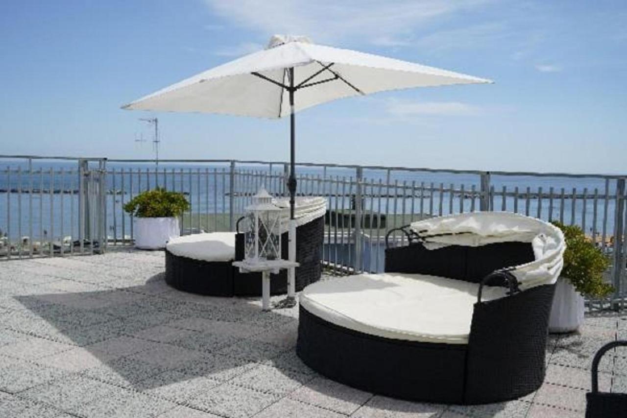 Hotel Embassy Cesenatico Kültér fotó